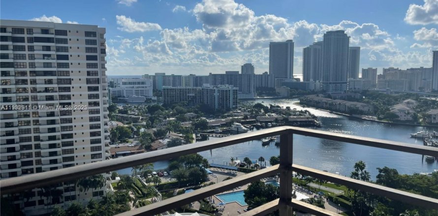 Condominio en Hallandale Beach, Florida, 1 dormitorio  № 1954140