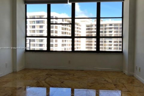 Condominio en venta en Hallandale Beach, Florida, 1 dormitorio, 92.9 m2 № 1954140 - foto 11
