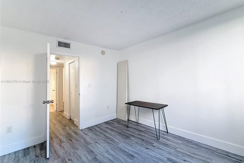Copropriété à vendre à North Miami, Floride: 2 chambres, 97.55 m2 № 2016565 - photo 26