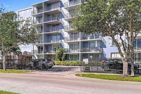 Copropriété à vendre à North Miami, Floride: 2 chambres, 97.55 m2 № 2016565 - photo 2