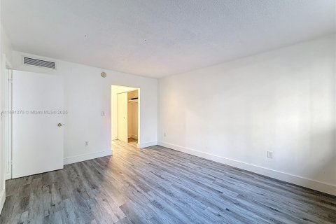 Copropriété à vendre à North Miami, Floride: 2 chambres, 97.55 m2 № 2016565 - photo 19