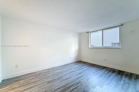 Copropriété à vendre à North Miami, Floride: 2 chambres, 97.55 m2 № 2016565 - photo 17