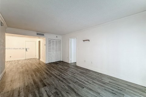Copropriété à vendre à North Miami, Floride: 2 chambres, 97.55 m2 № 2016565 - photo 16