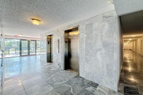 Copropriété à vendre à North Miami, Floride: 2 chambres, 97.55 m2 № 2016565 - photo 4