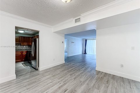 Copropriété à vendre à North Miami, Floride: 2 chambres, 97.55 m2 № 2016565 - photo 6