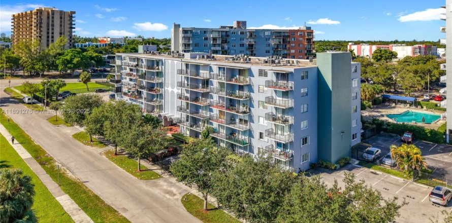 Condo à North Miami, Floride, 2 chambres № 2016565