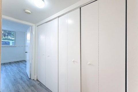 Copropriété à vendre à North Miami, Floride: 2 chambres, 97.55 m2 № 2016565 - photo 23