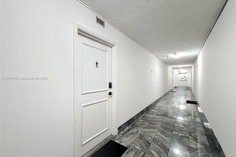 Copropriété à vendre à North Miami, Floride: 2 chambres, 97.55 m2 № 2016565 - photo 5