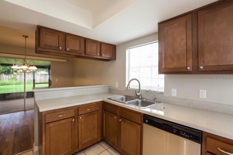 Villa ou maison à louer à Brandon, Floride: 3 chambres, 115.57 m2 № 1873162 - photo 5