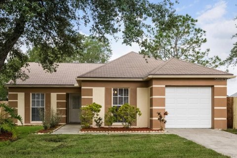 Villa ou maison à louer à Brandon, Floride: 3 chambres, 115.57 m2 № 1873162 - photo 1