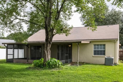 Villa ou maison à louer à Brandon, Floride: 3 chambres, 115.57 m2 № 1873162 - photo 14