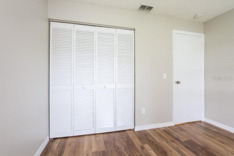 Villa ou maison à louer à Brandon, Floride: 3 chambres, 115.57 m2 № 1873162 - photo 10