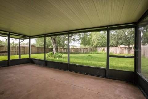 Villa ou maison à louer à Brandon, Floride: 3 chambres, 115.57 m2 № 1873162 - photo 13