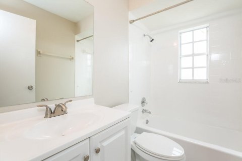 Villa ou maison à louer à Brandon, Floride: 3 chambres, 115.57 m2 № 1873162 - photo 12