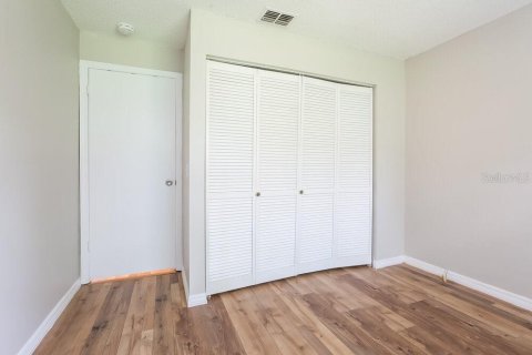 Villa ou maison à louer à Brandon, Floride: 3 chambres, 115.57 m2 № 1873162 - photo 11
