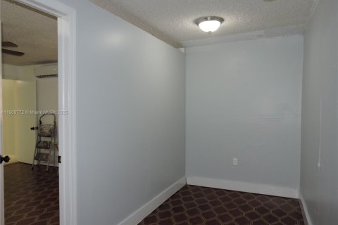 Villa ou maison à louer à Hialeah, Floride: 1 chambre, 65.03 m2 № 1953976 - photo 6