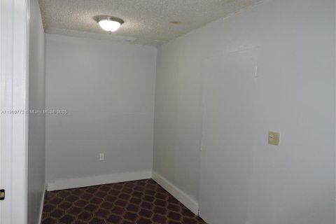 Villa ou maison à louer à Hialeah, Floride: 1 chambre, 65.03 m2 № 1953976 - photo 5