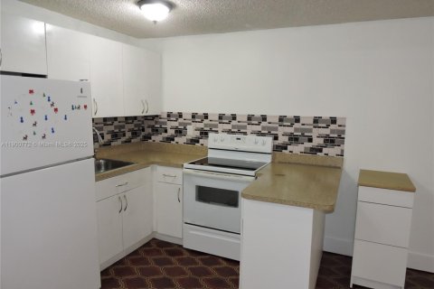 Villa ou maison à louer à Hialeah, Floride: 1 chambre, 65.03 m2 № 1953976 - photo 7