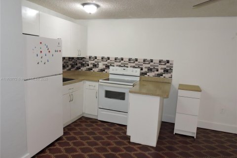 Villa ou maison à louer à Hialeah, Floride: 1 chambre, 65.03 m2 № 1953976 - photo 8