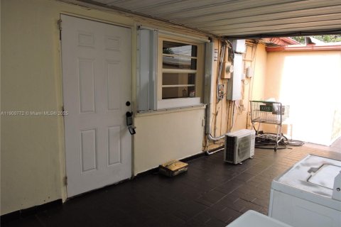 Villa ou maison à louer à Hialeah, Floride: 1 chambre, 65.03 m2 № 1953976 - photo 14
