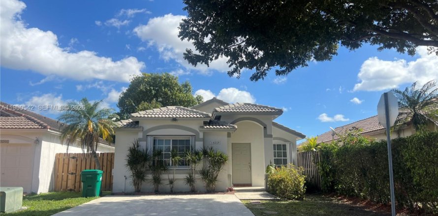 Villa ou maison à Miami, Floride 3 chambres, 115.66 m2 № 2023866