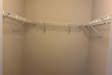 Villa ou maison à louer à Miami, Floride: 3 chambres, 115.66 m2 № 2023866 - photo 13