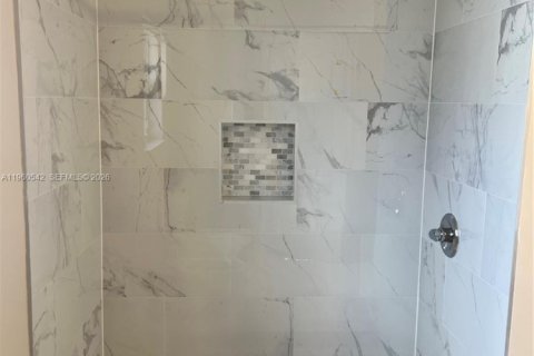 Villa ou maison à louer à Miami, Floride: 3 chambres, 115.66 m2 № 2023866 - photo 16