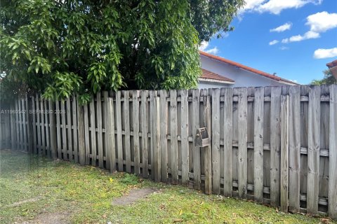 Villa ou maison à louer à Miami, Floride: 3 chambres, 115.66 m2 № 2023866 - photo 19