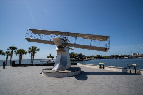 Condo in Saint Petersburg, Florida, 2 bedrooms  № 2388257 - photo 24