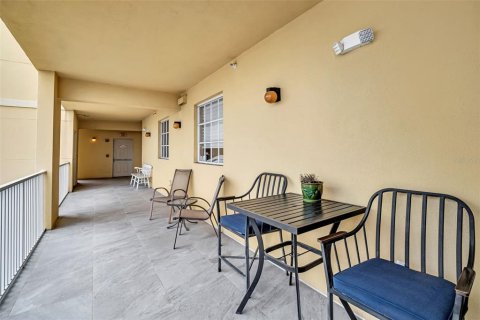 Condo in Saint Petersburg, Florida, 2 bedrooms  № 2388257 - photo 30