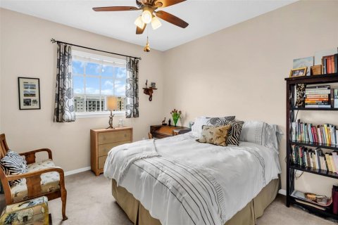 Condo in Saint Petersburg, Florida, 2 bedrooms  № 2388257 - photo 15