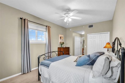 Condo in Saint Petersburg, Florida, 2 bedrooms  № 2388257 - photo 14