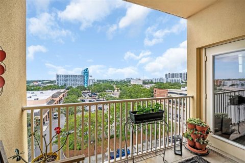 Condo in Saint Petersburg, Florida, 2 bedrooms  № 2388257 - photo 11