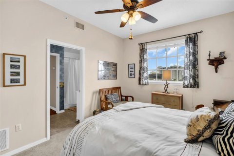 Condo in Saint Petersburg, Florida, 2 bedrooms  № 2388257 - photo 16