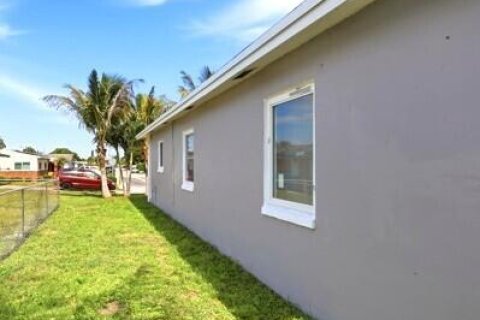 Villa ou maison à vendre à Riviera Beach, Floride: 3 chambres, 84.73 m2 № 2270952 - photo 18