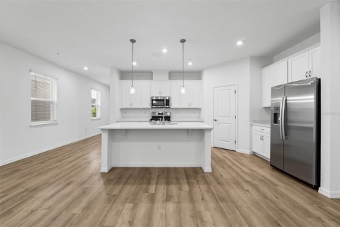 House in DeBary, Florida 4 bedrooms, 204.2 sq.m. № 1831750 - photo 8