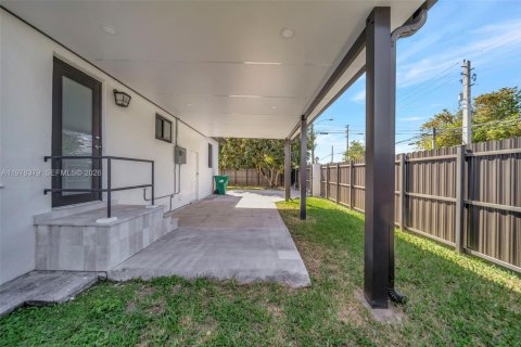Villa ou maison à vendre à Miami, Floride: 3 chambres, 100.33 m2 № 2046138 - photo 28