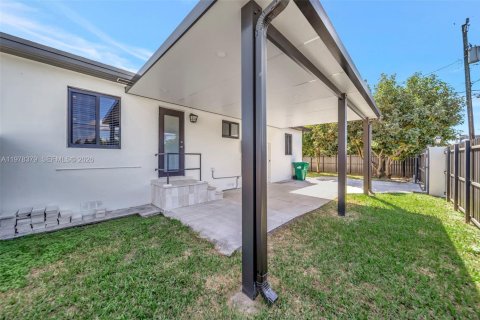 Villa ou maison à vendre à Miami, Floride: 3 chambres, 100.33 m2 № 2046138 - photo 29
