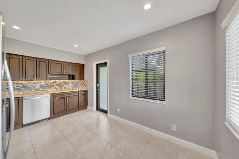 Villa ou maison à vendre à Miami, Floride: 3 chambres, 100.33 m2 № 2046138 - photo 6