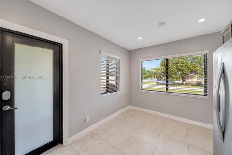 Villa ou maison à vendre à Miami, Floride: 3 chambres, 100.33 m2 № 2046138 - photo 11