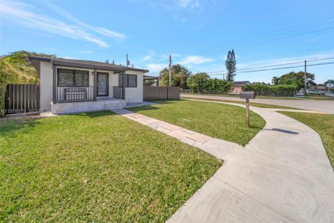 Villa ou maison à vendre à Miami, Floride: 3 chambres, 100.33 m2 № 2046138 - photo 4