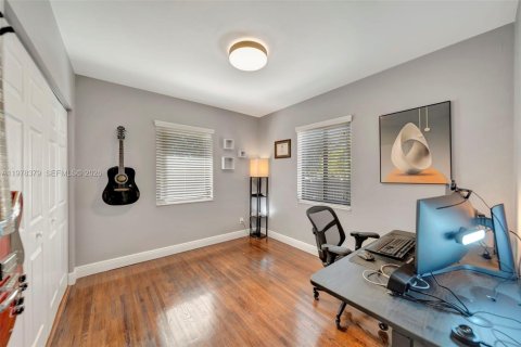 Villa ou maison à vendre à Miami, Floride: 3 chambres, 100.33 m2 № 2046138 - photo 25