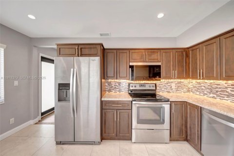 Villa ou maison à vendre à Miami, Floride: 3 chambres, 100.33 m2 № 2046138 - photo 12