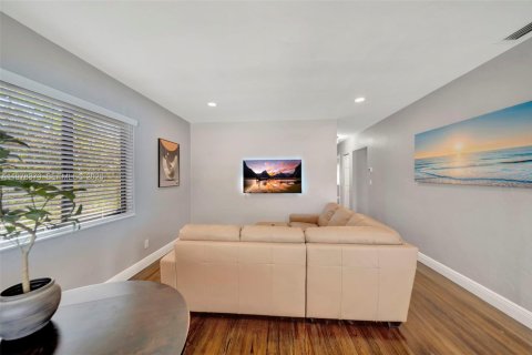 Villa ou maison à vendre à Miami, Floride: 3 chambres, 100.33 m2 № 2046138 - photo 14