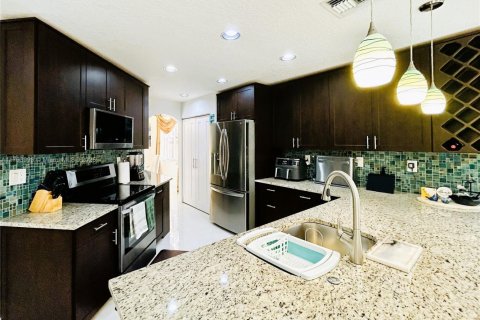 House in Weston, Florida 4 bedrooms, 261.24 sq.m. № 1682319 - photo 11