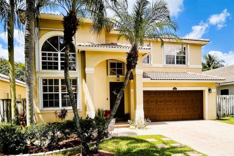 House in Weston, Florida 4 bedrooms, 261.24 sq.m. № 1682319 - photo 2