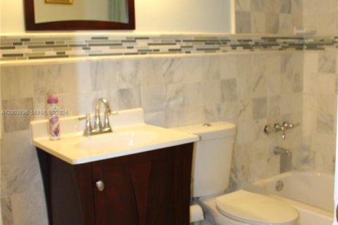Copropriété à louer à Miami Lakes, Floride: 1 chambre, 62.43 m2 № 2071300 - photo 10