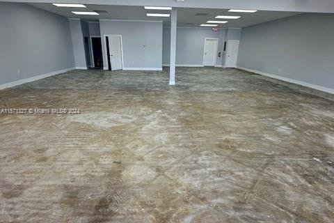 Снять в аренду магазин в Пемброк-Пайнс, Флорида № 1129240 - фото 1