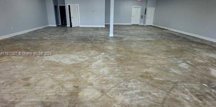 Magasin à Pembroke Pines, Floride № 1129240
