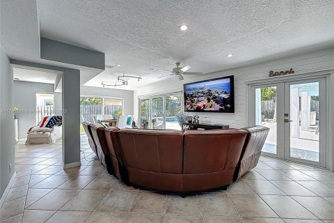 House in Pompano Beach, Florida 4 bedrooms, 284.37 sq.m. № 1667843 - photo 18